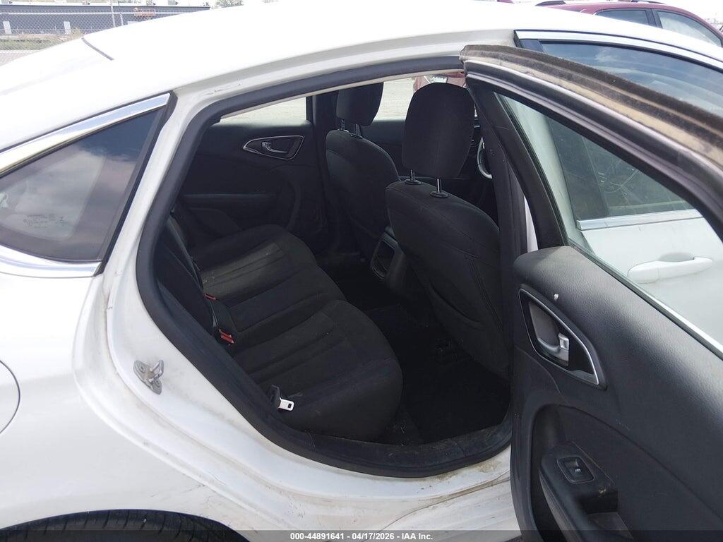 1C3CCCFB7HN500464 2017 CHRYSLER 200 photo no. 8