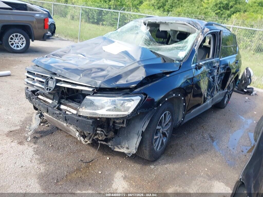 3VV3B7AX2JM204570 2018 VOLKSWAGEN TIGUAN photo no. 2