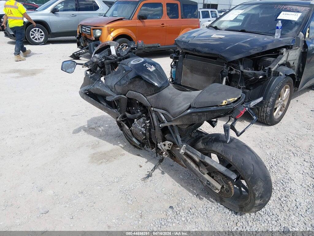 JS1EM13B1S7102327 2025 SUZUKI GSX800 photo no. 3