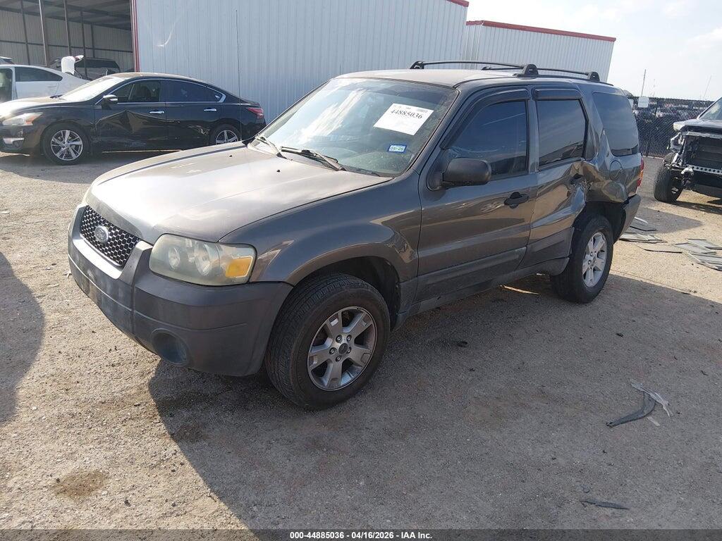 1FMCU03195DA07241 2005 FORD ESCAPE photo no. 2