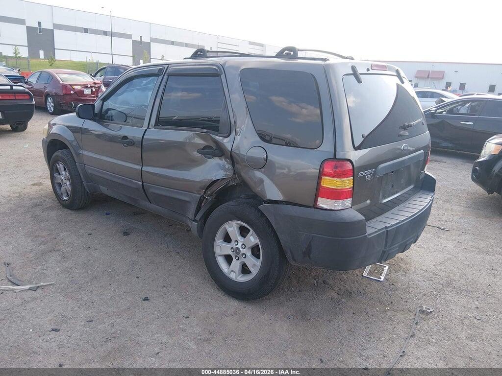 1FMCU03195DA07241 2005 FORD ESCAPE photo no. 3