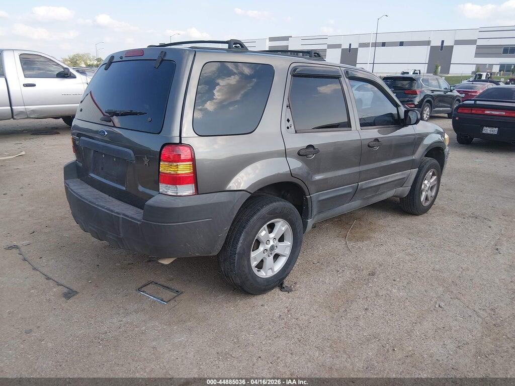 1FMCU03195DA07241 2005 FORD ESCAPE photo no. 4