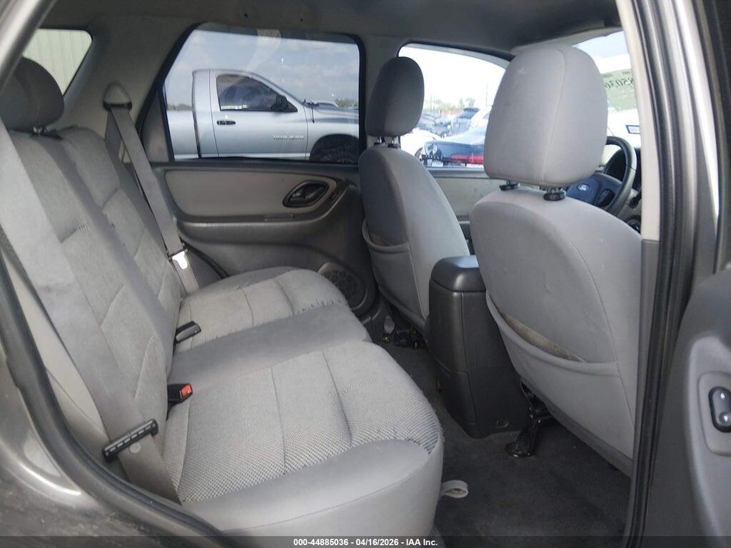 1FMCU03195DA07241 2005 FORD ESCAPE photo no. 8