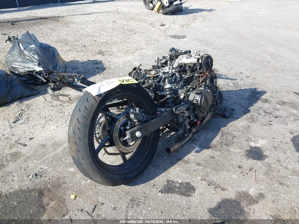 ML5EXGG11TDA79018 2026 KAWASAKI EX500 photo no. 4