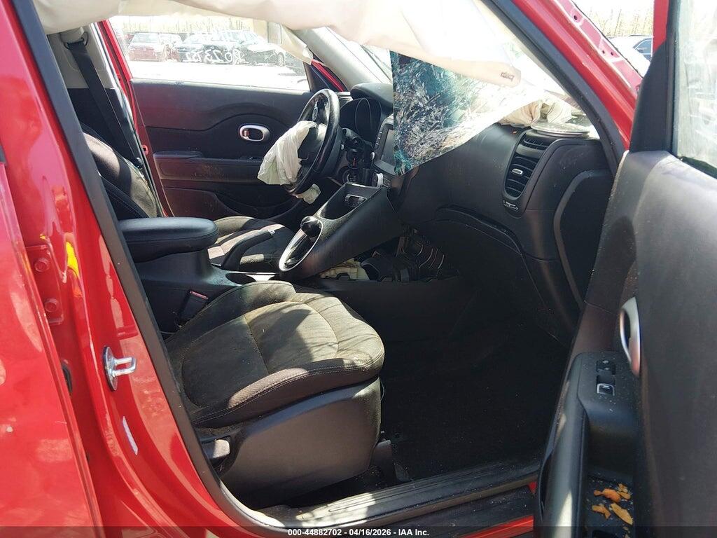 KNDJP3A53J7574631 2018 KIA SOUL photo no. 5
