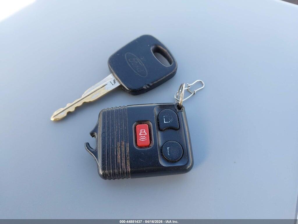 1FMCU93183KA61949 2003 FORD ESCAPE photo no. 11