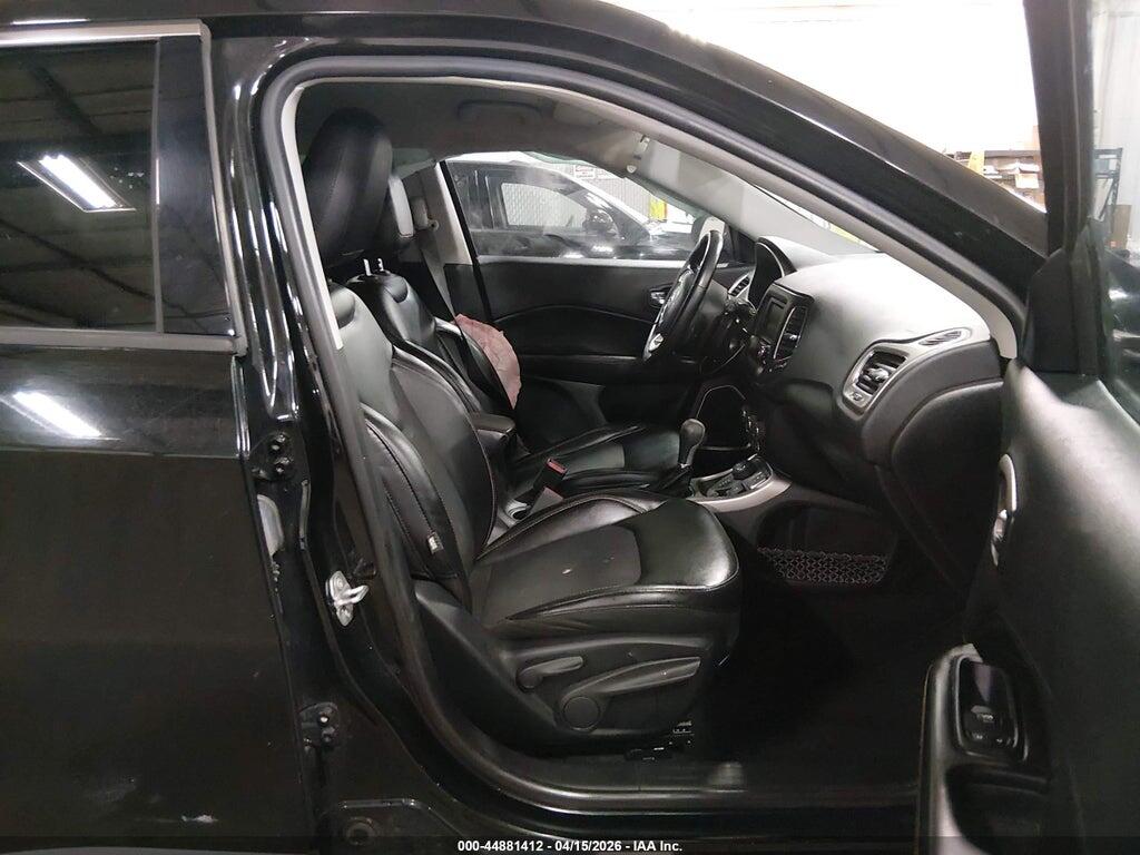 3C4NJDBBXJT403738 2018 JEEP COMPASS photo no. 5