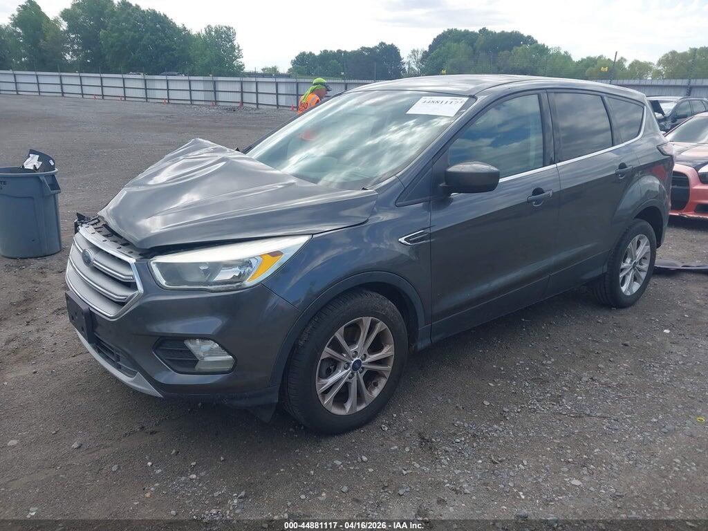 1FMCU0G99HUC88963 2017 FORD ESCAPE photo no. 2
