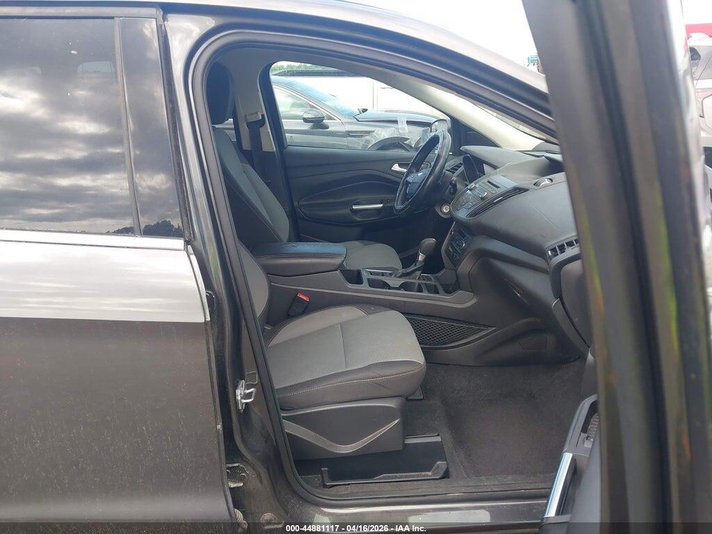 1FMCU0G99HUC88963 2017 FORD ESCAPE photo no. 5