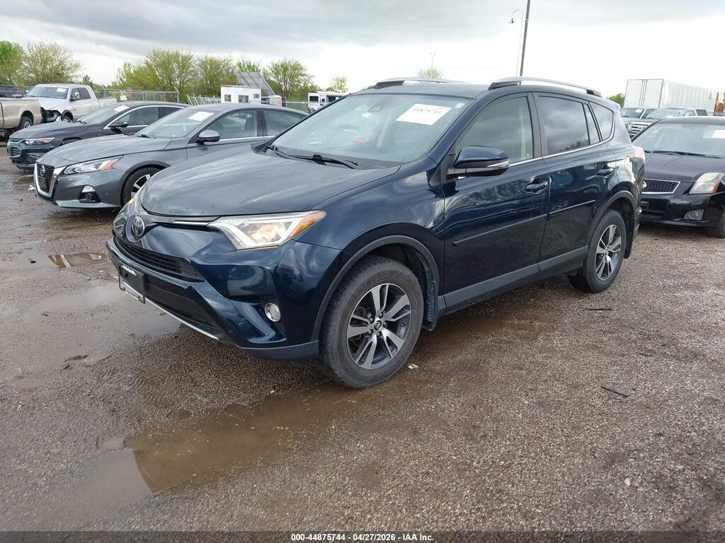 JTMRFREV8HJ172121 2017 TOYOTA RAV4 photo no. 2