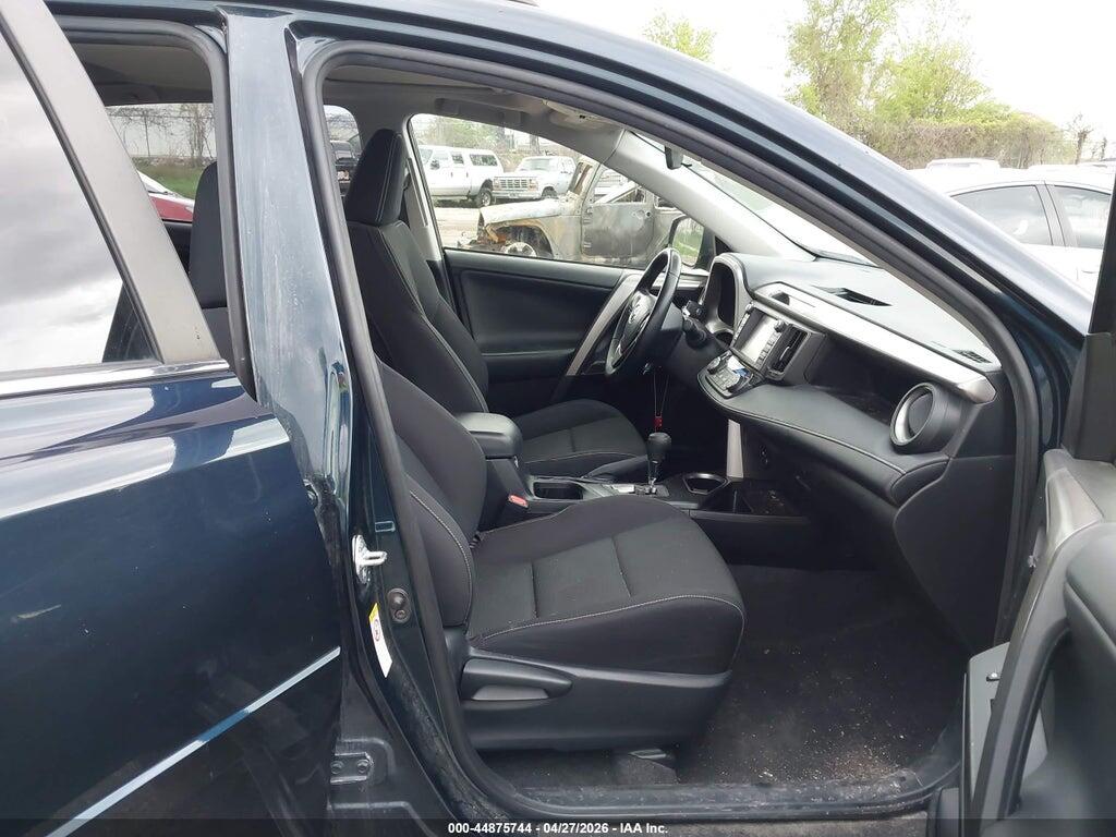 JTMRFREV8HJ172121 2017 TOYOTA RAV4 photo no. 5