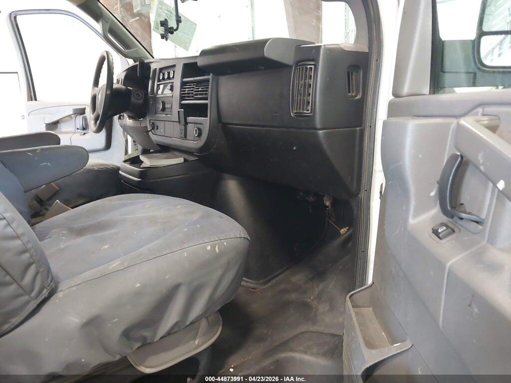 1GTW7AFG9J1906739 2018 GMC SAVANA 2500 photo no. 5