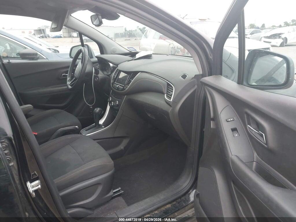 3GNCJKSB0JL244585 2018 CHEVROLET TRAX photo no. 5