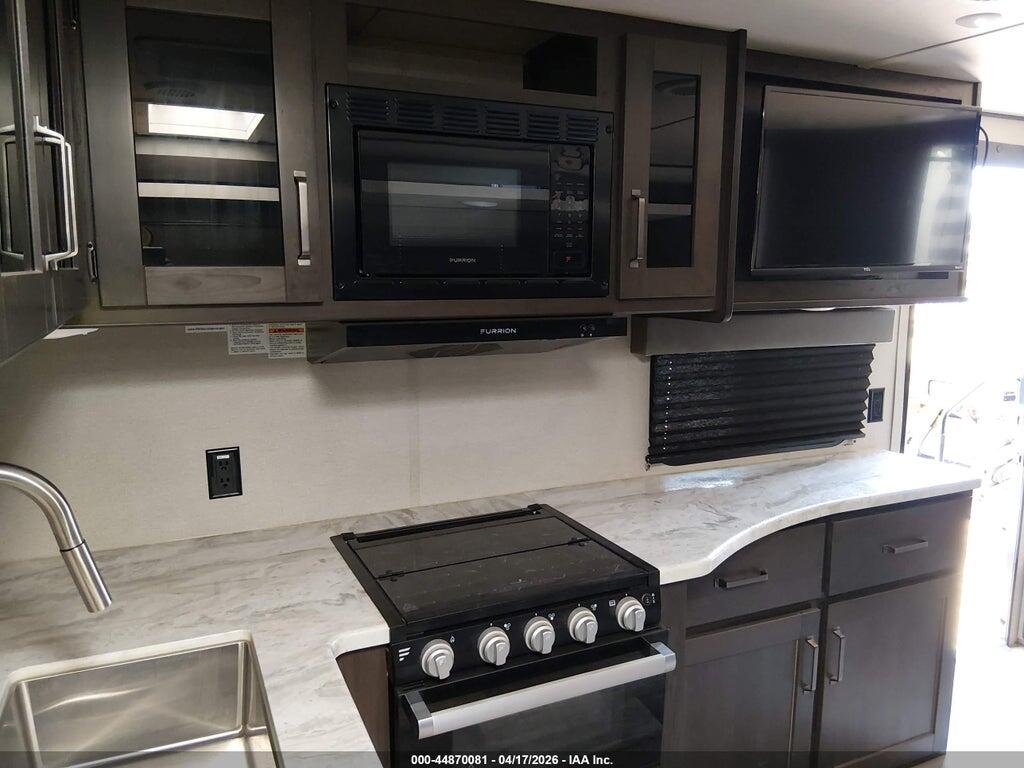 573TT2721N8823612 2022 GRAND DESIGN TRANSCEND XPLOR 221R photo no. 12