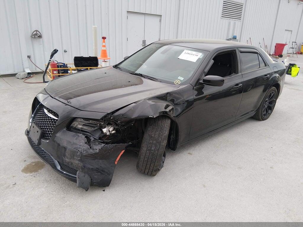 2C3CCAAG1KH663926 2019 CHRYSLER 300 photo no. 2