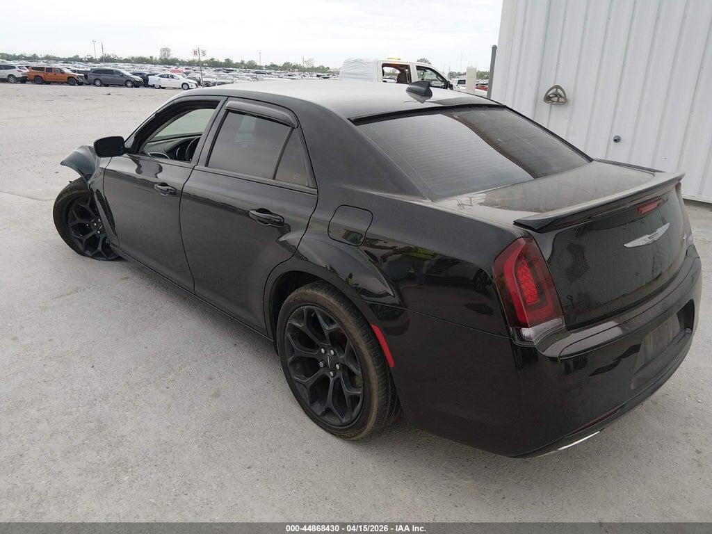 2C3CCAAG1KH663926 2019 CHRYSLER 300 photo no. 3