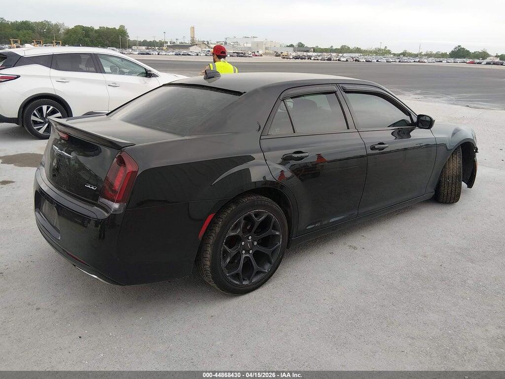 2C3CCAAG1KH663926 2019 CHRYSLER 300 photo no. 4
