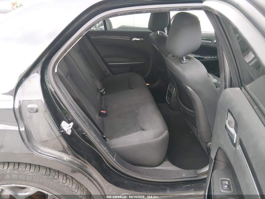 2C3CCAAG1KH663926 2019 CHRYSLER 300 photo no. 8