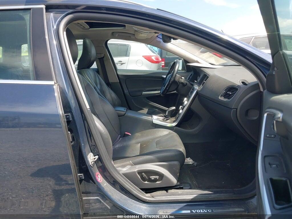 YV140MEK3F1222032 2015 VOLVO V60 photo no. 5