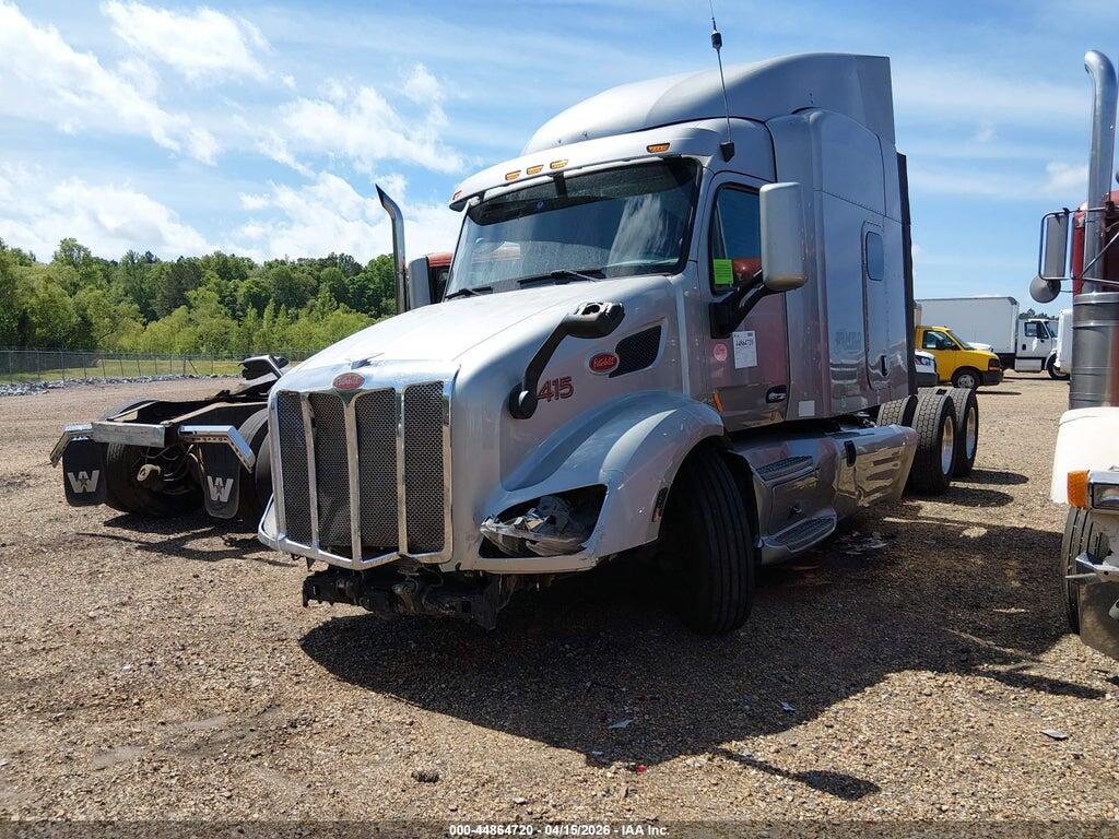 1XPBDP9X2JD364158 2018 PETERBILT 579 photo no. 2
