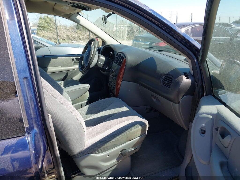 2C8GP44R05R217733 2005 CHRYSLER TOWN & COUNTRY photo no. 5