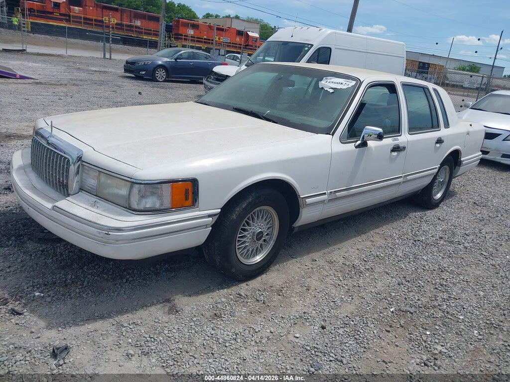 1LNLM81W8RY765955 1994 LINCOLN TOWN CAR photo no. 2