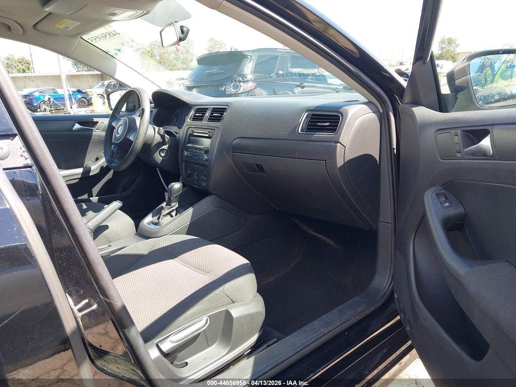 3VW2K7AJ2CM117158 2012 VOLKSWAGEN JETTA photo no. 5