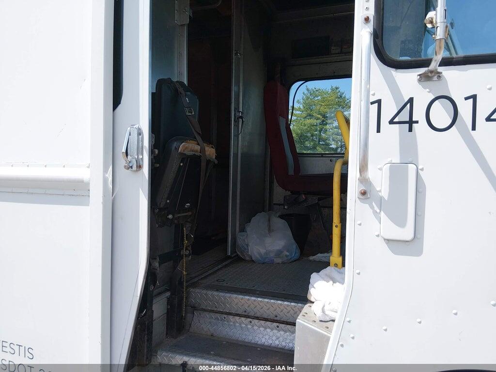 4UZAARBW14CM98992 2004 FREIGHTLINER CHASSIS photo no. 7