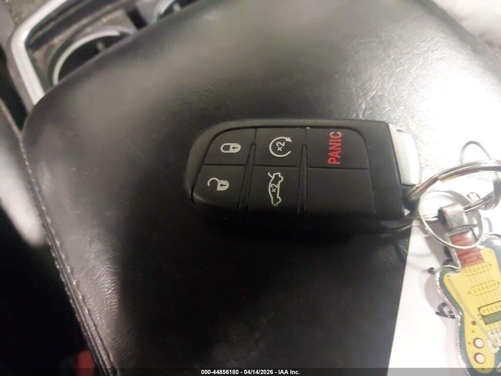 2C3CCAKG1KH577983 2019 CHRYSLER 300 photo no. 11
