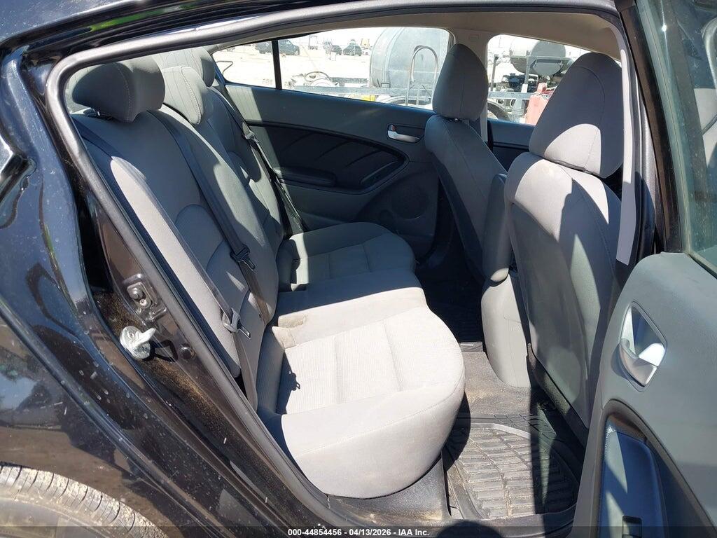 3KPFK4A75HE044778 2017 KIA FORTE photo no. 8