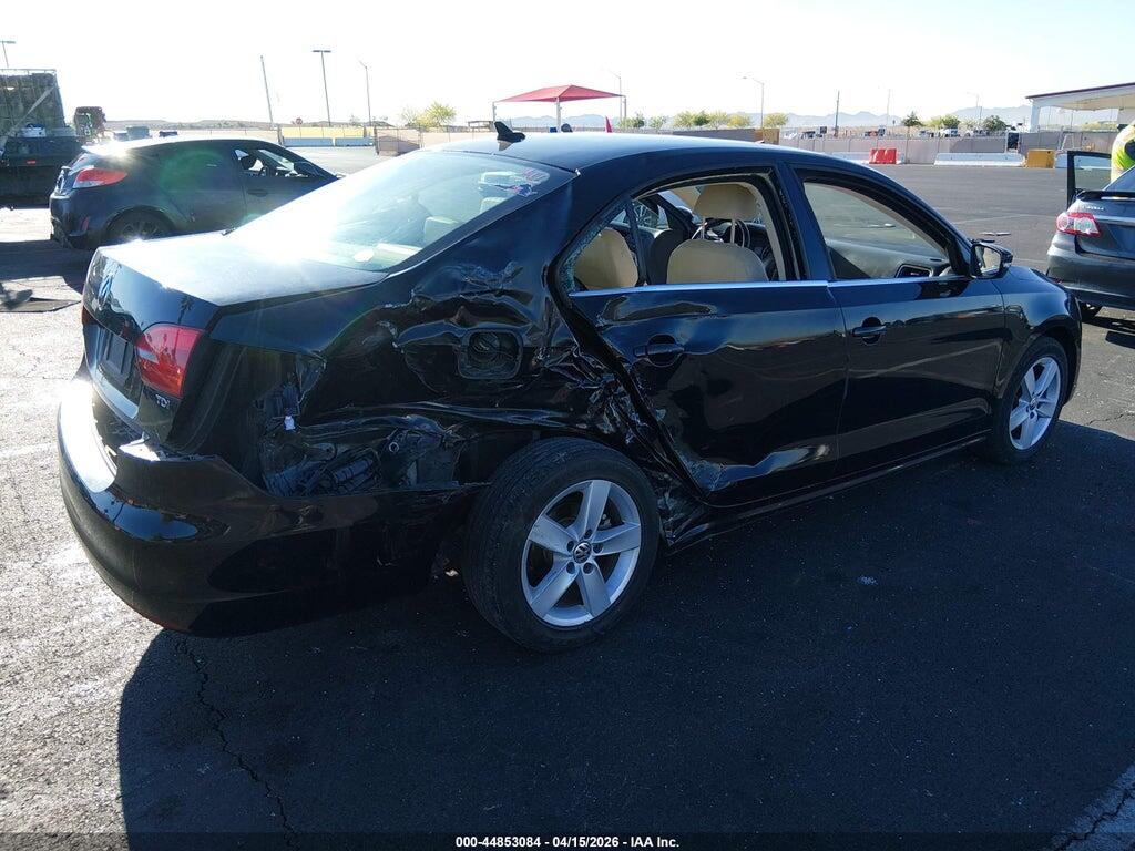 3VWLL7AJ5DM360983 2013 VOLKSWAGEN JETTA photo no. 4