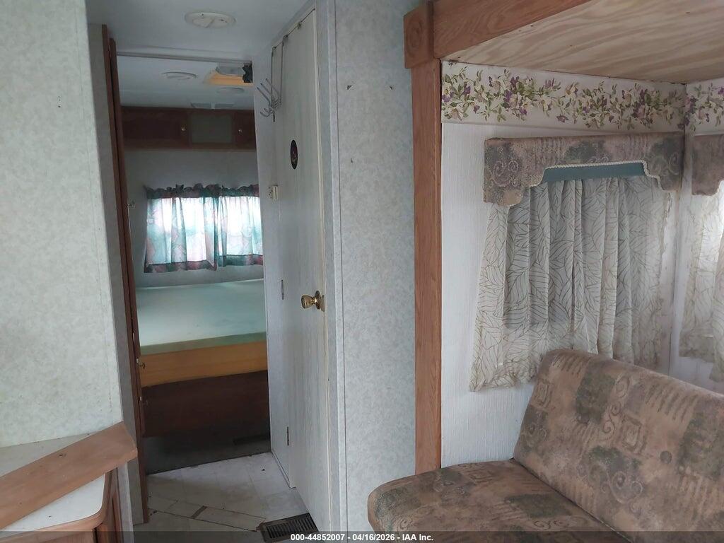 4YDT2852413023326 2001 KEYSTONE OTHER photo no. 8