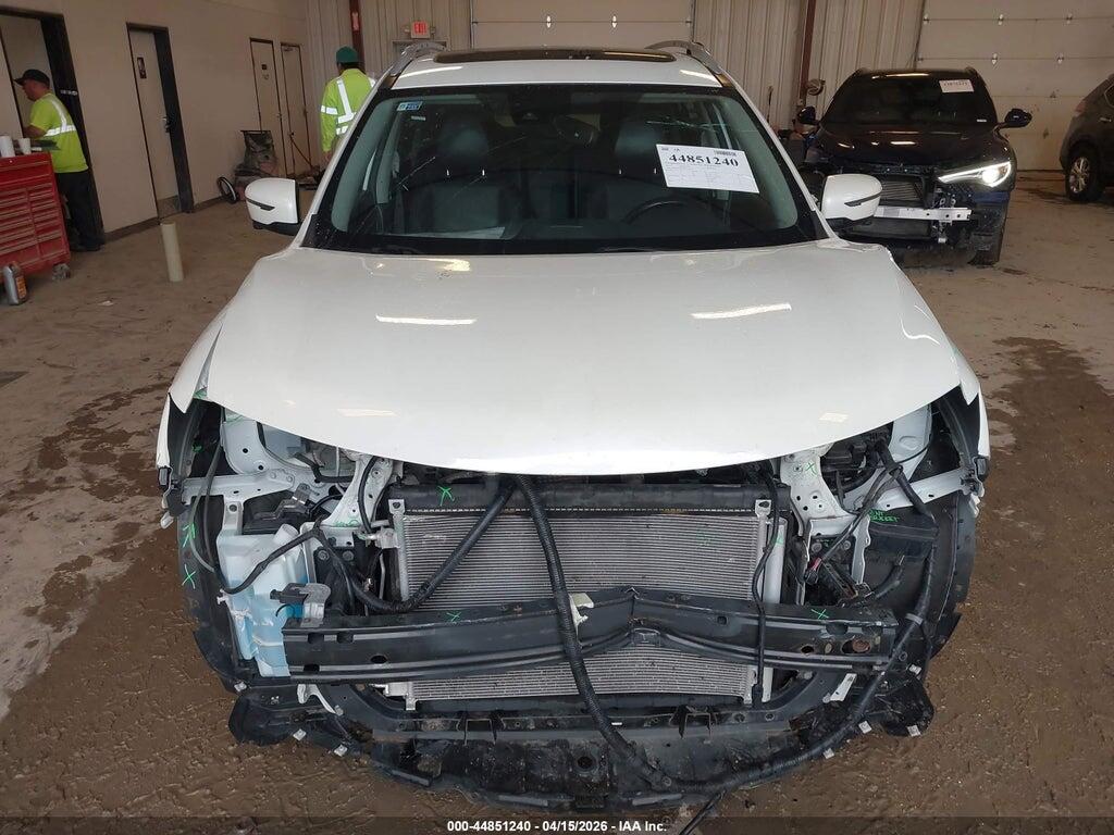 JN8AT2MV4HW024201 2017 NISSAN ROGUE photo no. 12