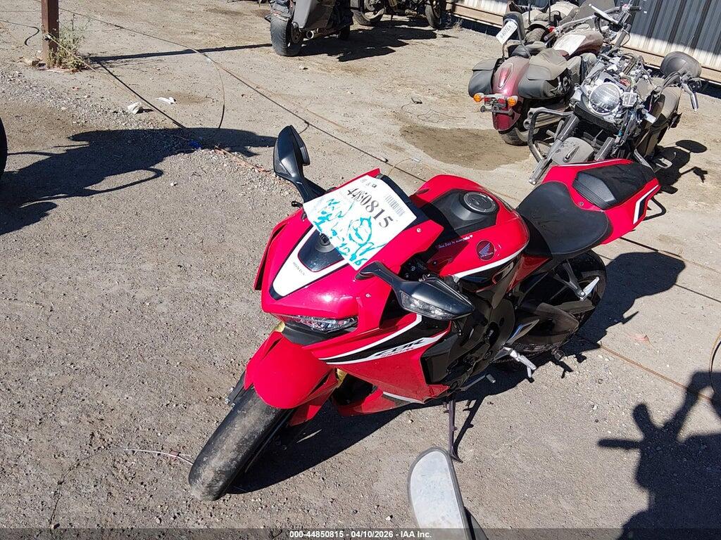 JH2SC7712JK100556 2018 HONDA CBR1000 photo no. 2