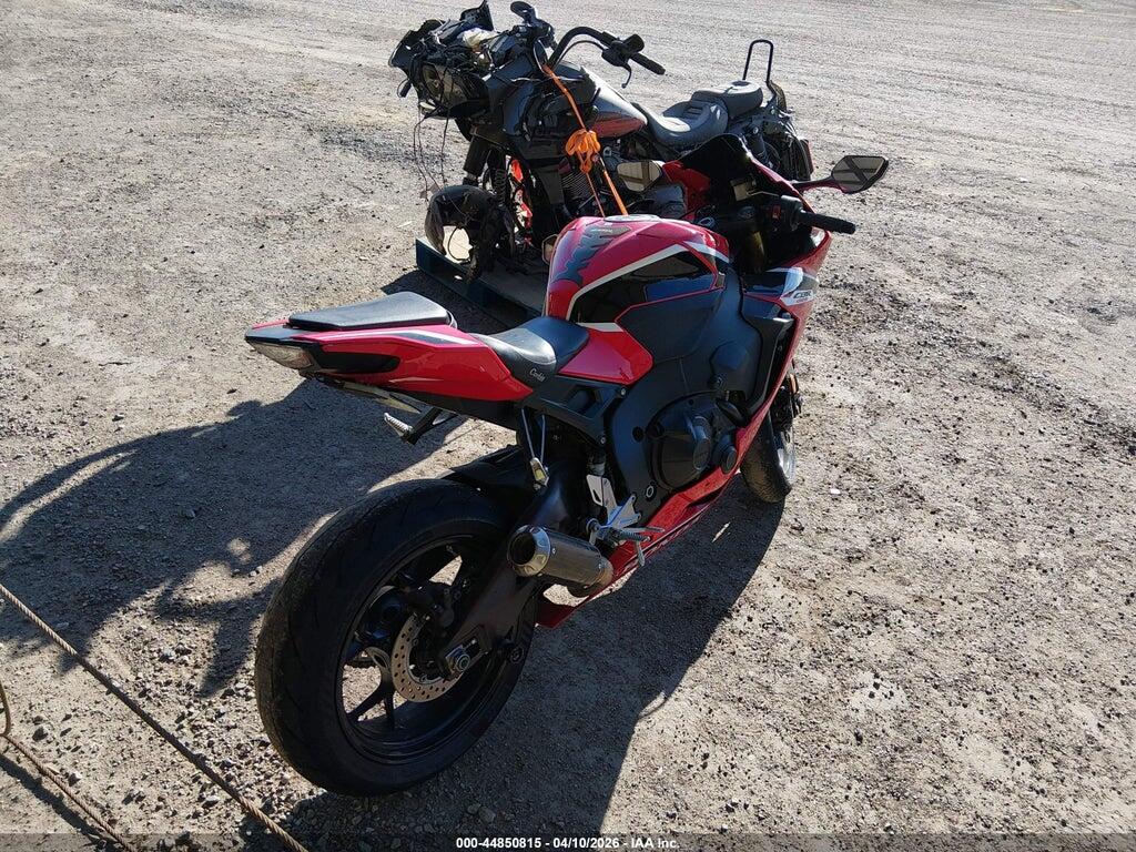 JH2SC7712JK100556 2018 HONDA CBR1000 photo no. 4