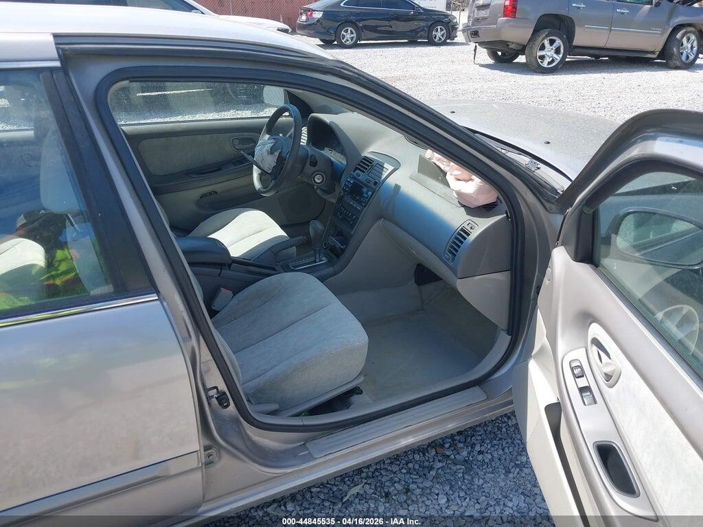 JN1CA31D81T824683 2001 NISSAN MAXIMA photo no. 5