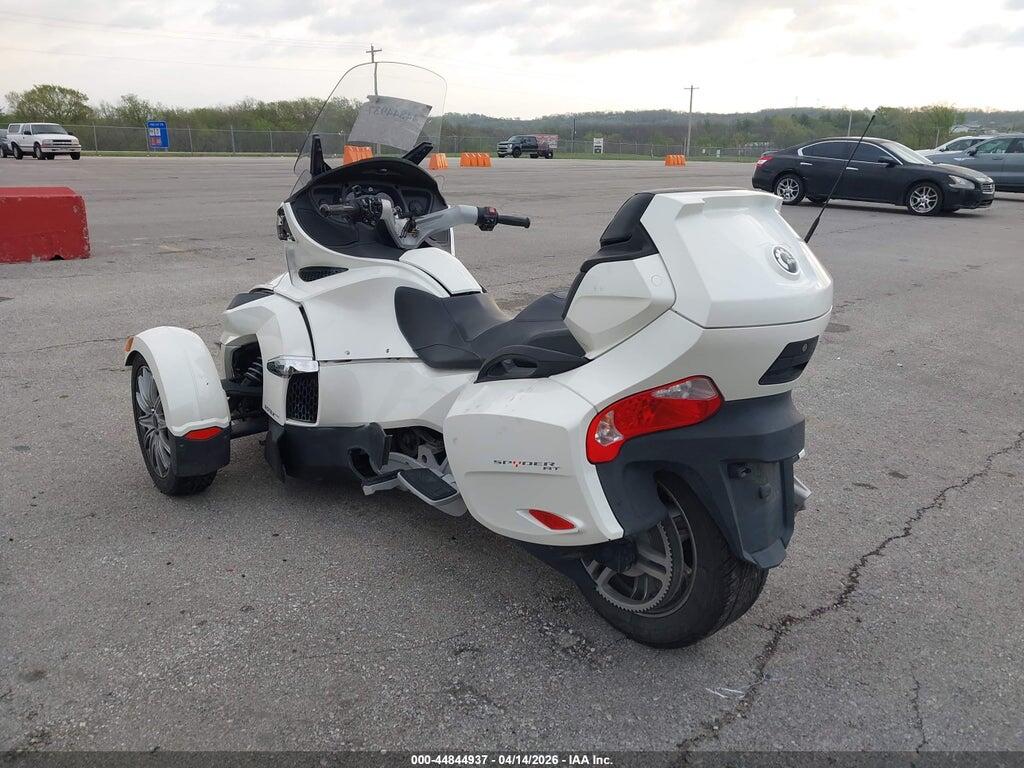 2BXNBDD29HV001465 2017 CAN-AM SPYDER ROADSTER photo no. 3