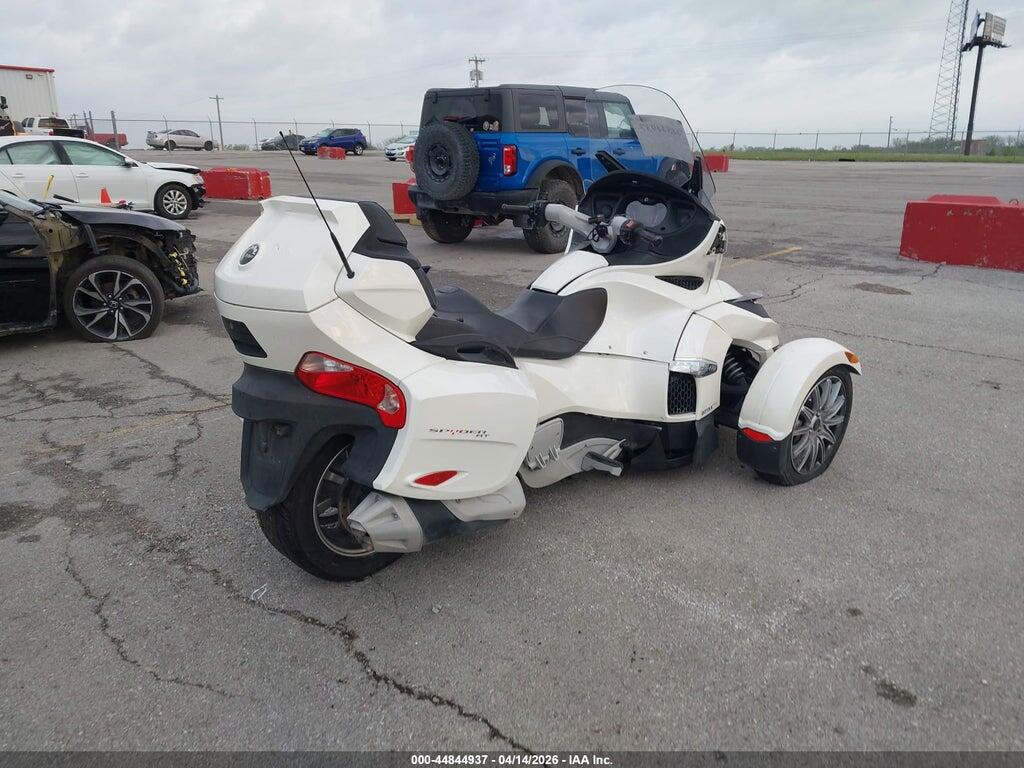 2BXNBDD29HV001465 2017 CAN-AM SPYDER ROADSTER photo no. 4