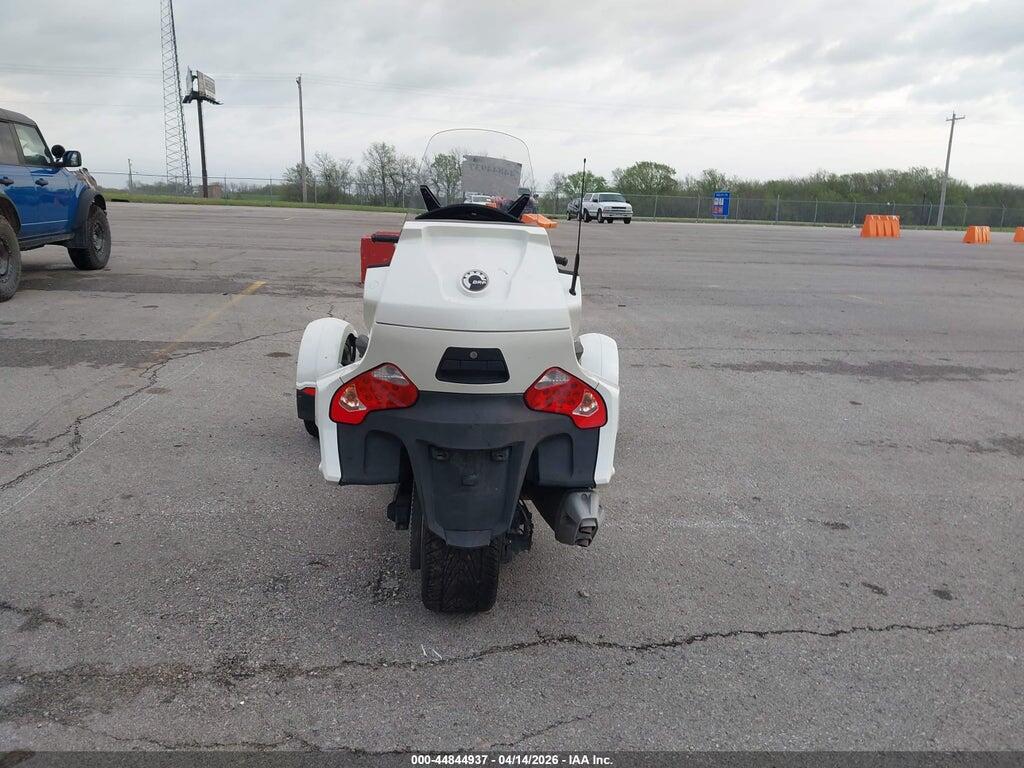 2BXNBDD29HV001465 2017 CAN-AM SPYDER ROADSTER photo no. 6