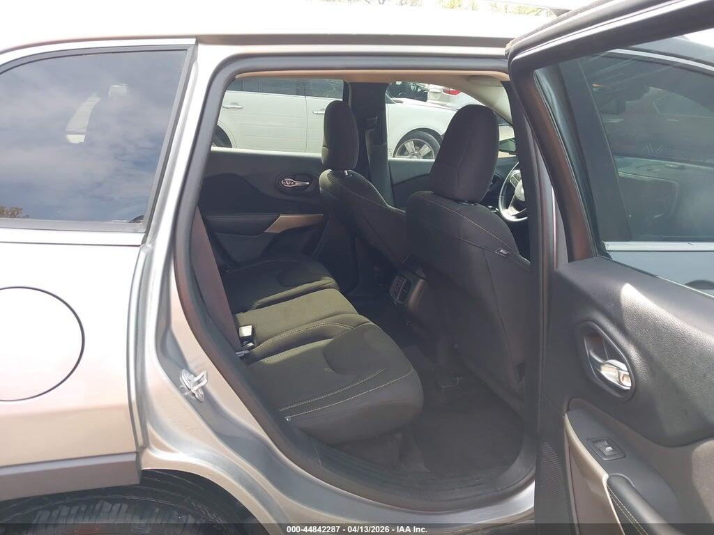1C4PJLCB4HW603584 2017 JEEP CHEROKEE photo no. 8