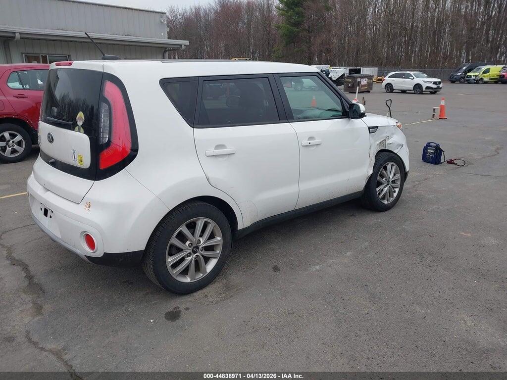 KNDJP3A58H7420944 2017 KIA SOUL photo no. 4