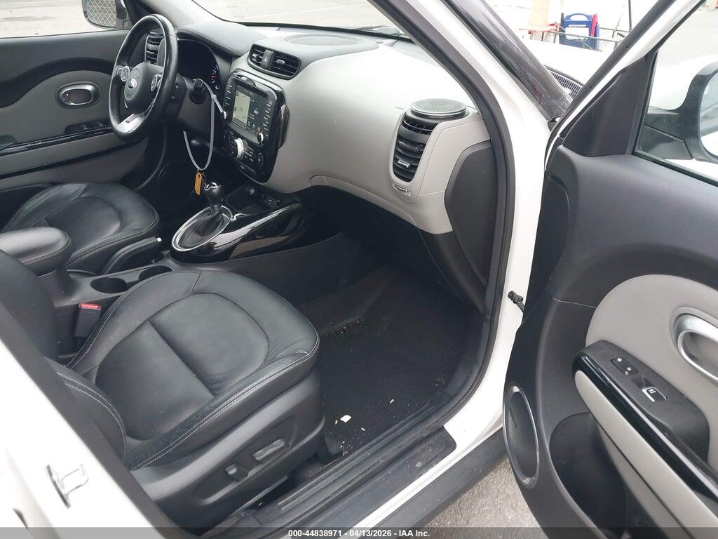 KNDJP3A58H7420944 2017 KIA SOUL photo no. 5
