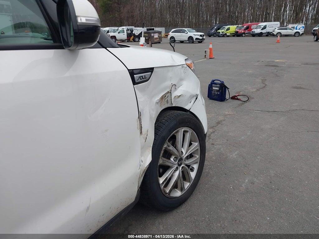 KNDJP3A58H7420944 2017 KIA SOUL photo no. 6