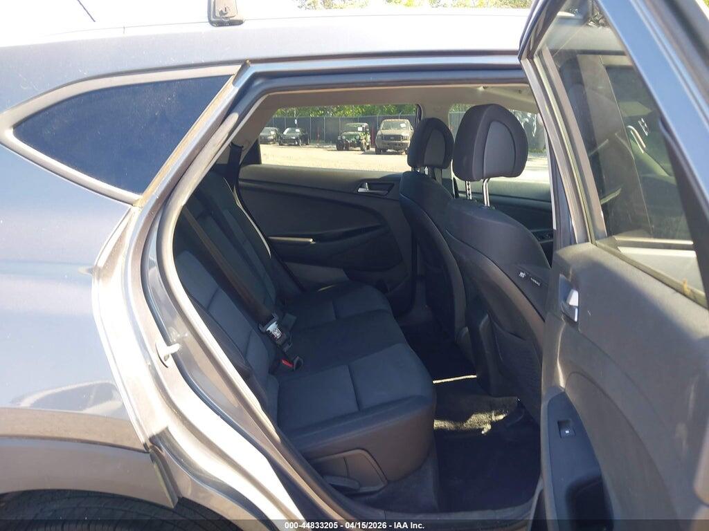 KM8J33A4XHU477307 2017 HYUNDAI TUCSON photo no. 8