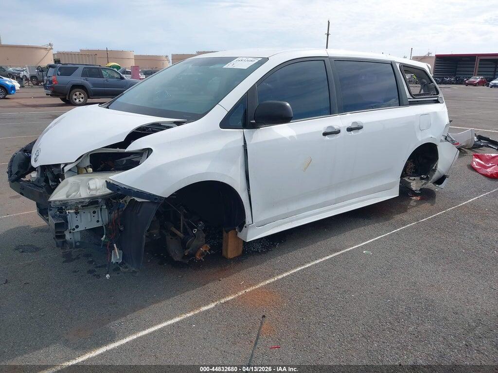 5TDZK3DC3DS358364 2013 TOYOTA SIENNA photo no. 2