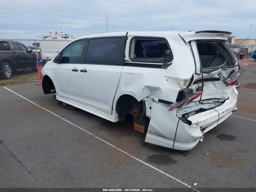 5TDZK3DC3DS358364 2013 TOYOTA SIENNA photo no. 3
