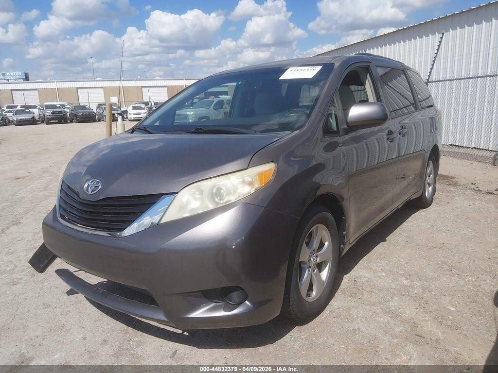 5TDKK3DC3BS032109 2011 TOYOTA SIENNA photo no. 2