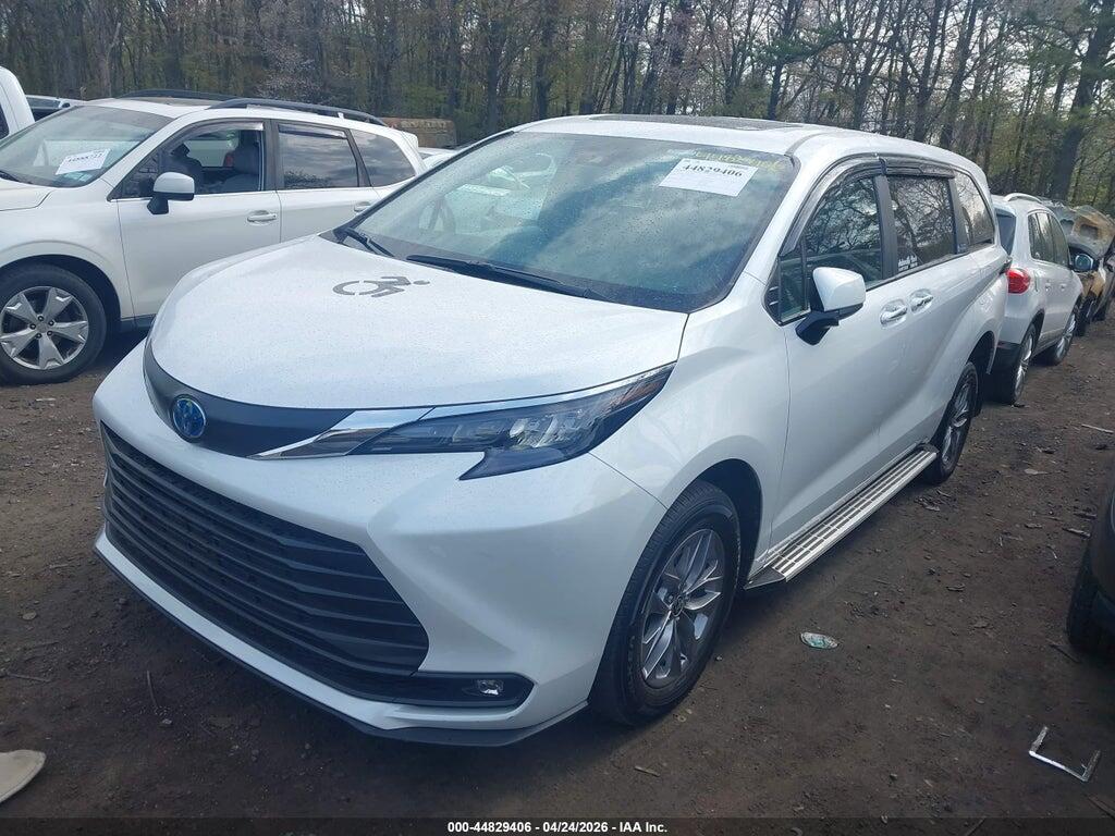 5TDYRKEC0SS272720 2025 TOYOTA SIENNA photo no. 2