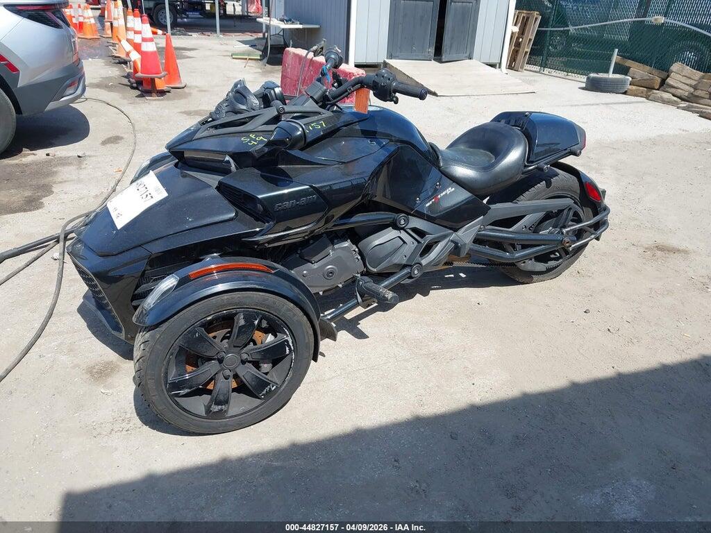 2BXRDDE28MV000005 2021 CAN-AM SPYDER ROADSTER photo no. 2