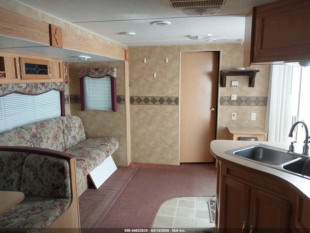 4YDT36B245E316790 2005 KEYSTONE HORNET SPORT SERIES photo no. 8